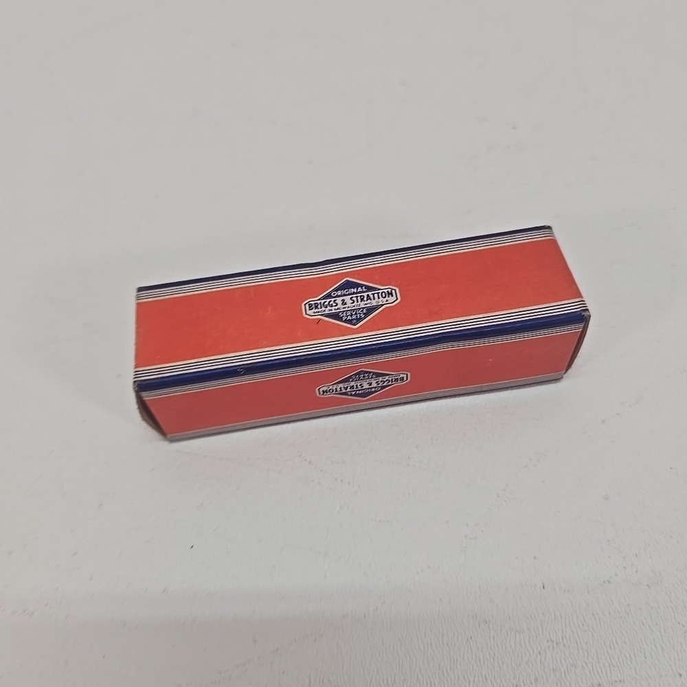 Briggs and Stratton 93374 Screw for Air‎ Cleaner OEM NOS